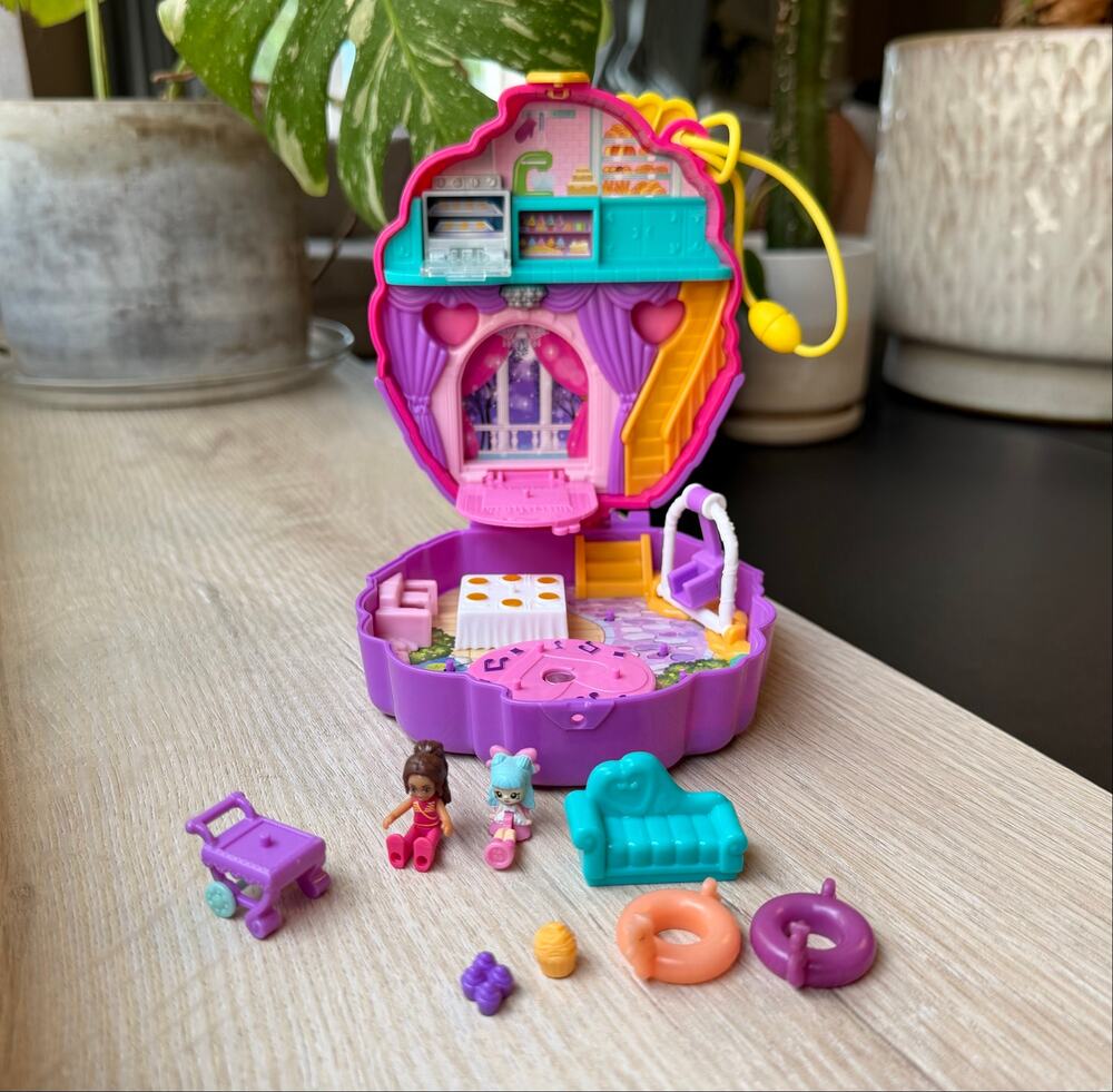 Polly Pocket Something Sweet Cupcake Compact Play Set